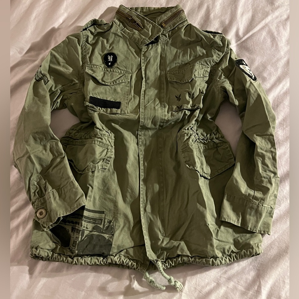 **Military-Inspired Utility Jacket**size Free